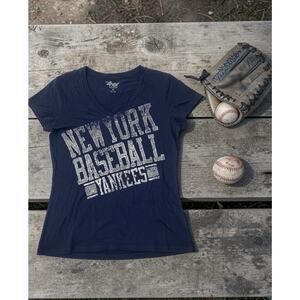 New York Yankees Womens Shirt Small G-III 4her Carl Banks V-Neck Blue MLB